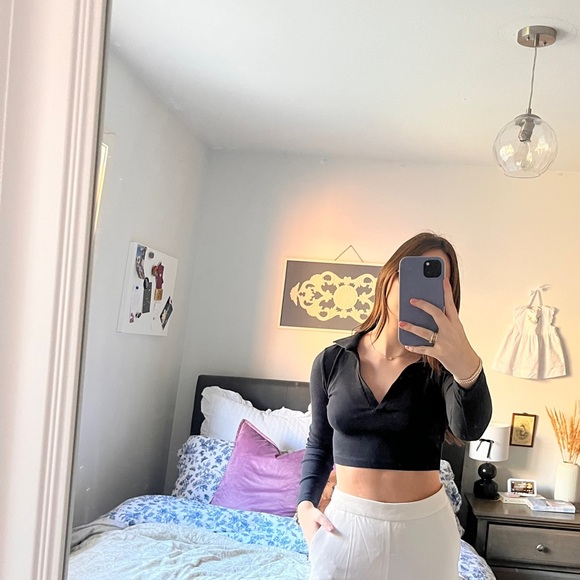 Black cropped collared long sleeve - Picture 2 of 3